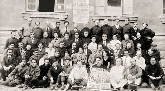 Al. Spendiaryan with the members of Yerevan Conservatory Symphonic Orchestra and Tiflis State Opera Orchestra (Yerevan, 1926)
